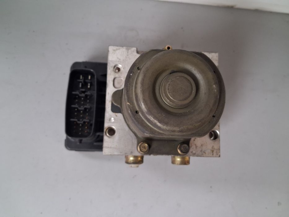 ABS блок Toyota Avensis Verso