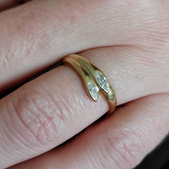 Inel aur 18 k cu doua diamante