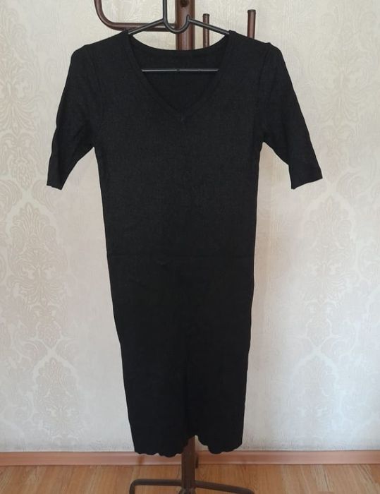 Платье  Б/у. Цены  690тг.