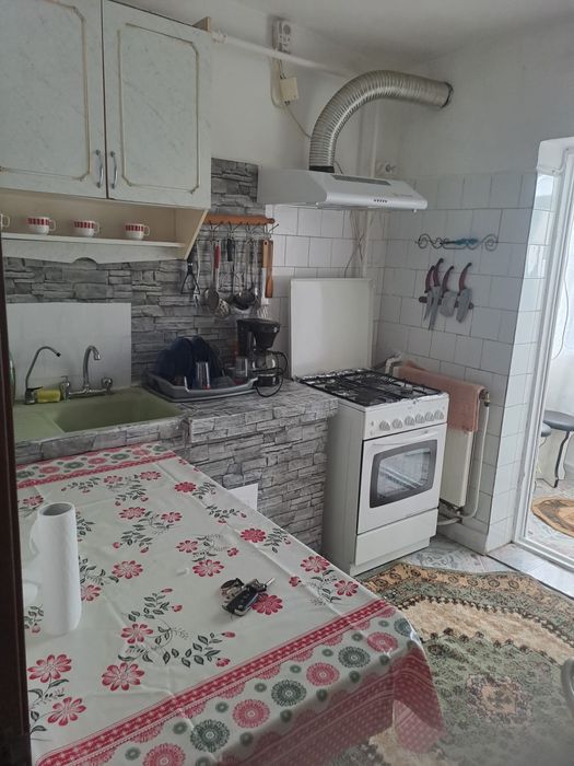 Inchiriez apartament 2 camere decomandat