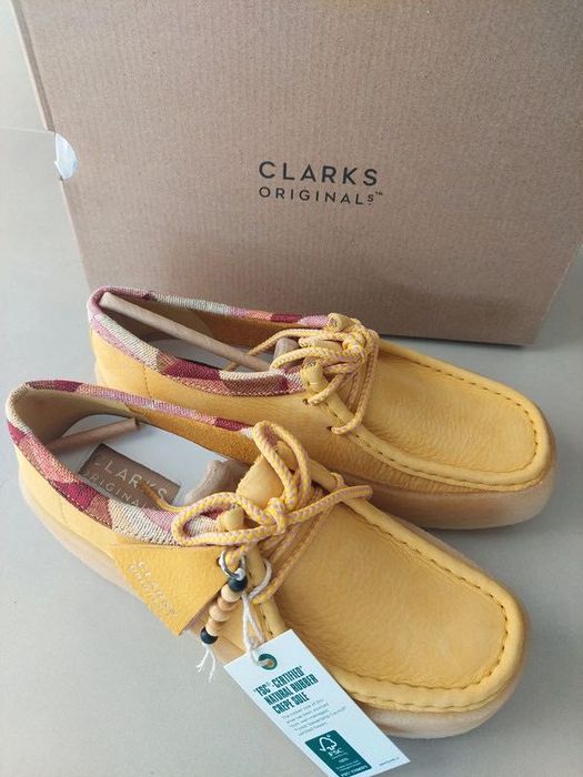 НОВО! Дамски обувки тип Wallabees Limited Edition Clarks Жълто