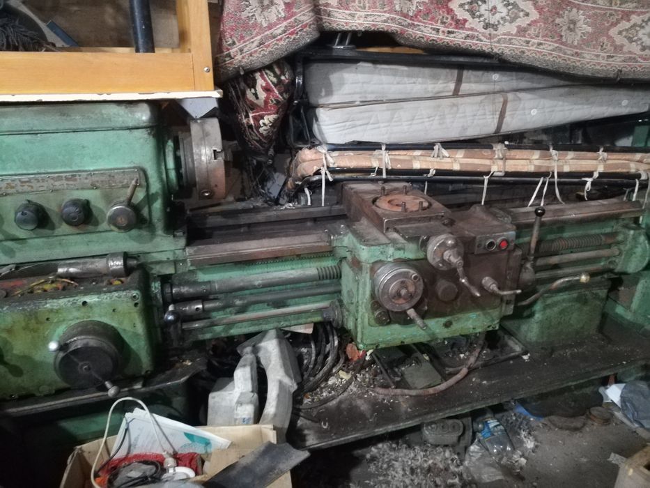 Продается станок токарный.