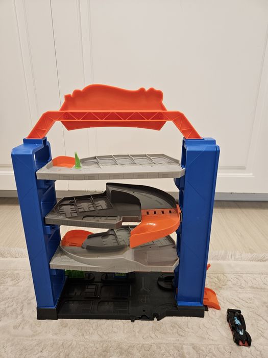 Set de joaca Hot Wheels City - Stunt garage
