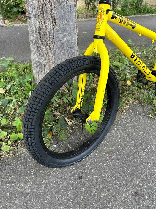 Bicicleta BMX GT ca Noua Galbena