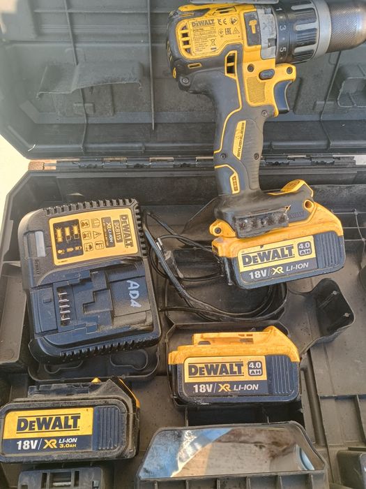 Filetanta dewalt dcd796 set cu 3 baterii,încărcător rapid și cutie