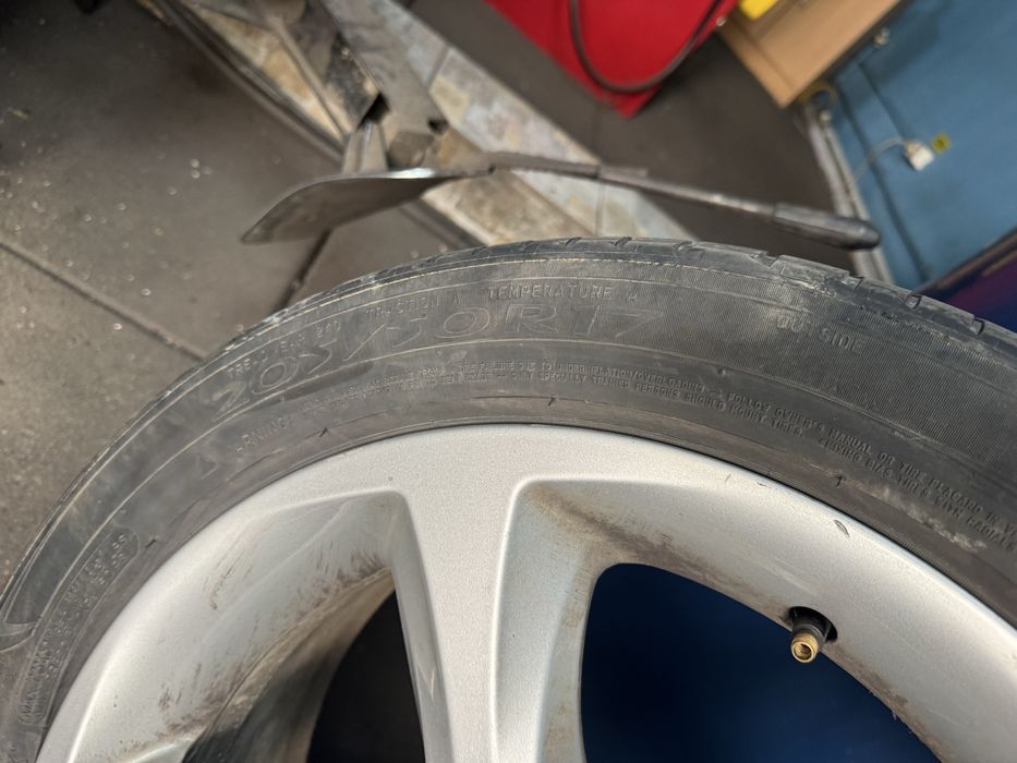 Vand cauciucuri bmw pe 17 vara si bara spate e92