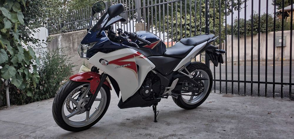 Honda CBR250R 2011