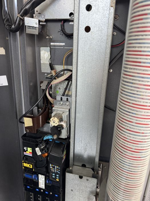 Вендинг машина Bianchi и автомат за безалкохолни и снаксове