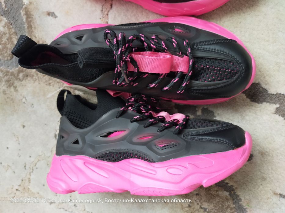 Новые кроссовки 3000