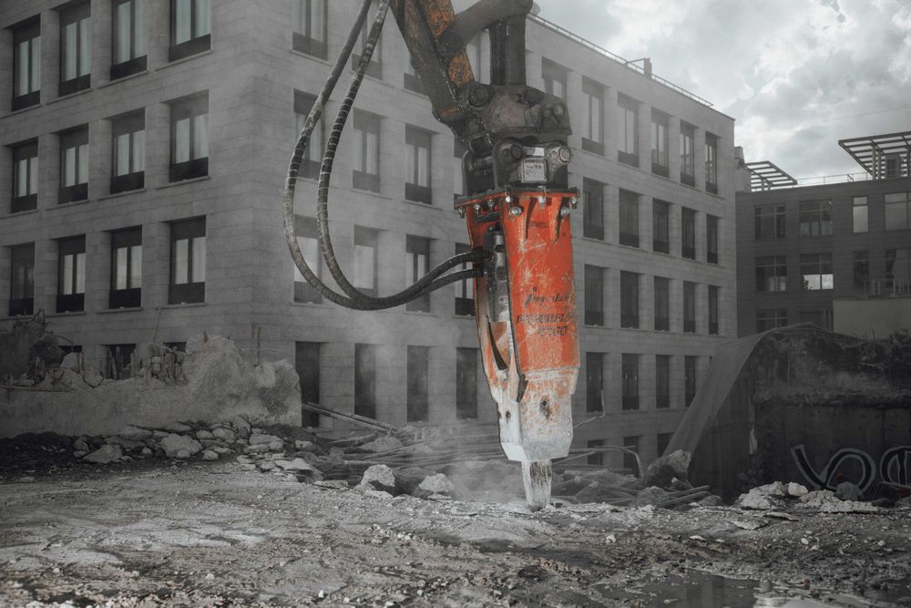 Гидрорыхлитель Impulse R100 Evolution на мини-погрузчик JCB SSL 175