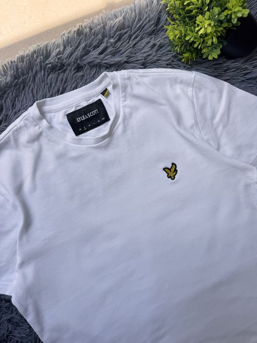 Снежнобьяла  тениска Lyle&Scott