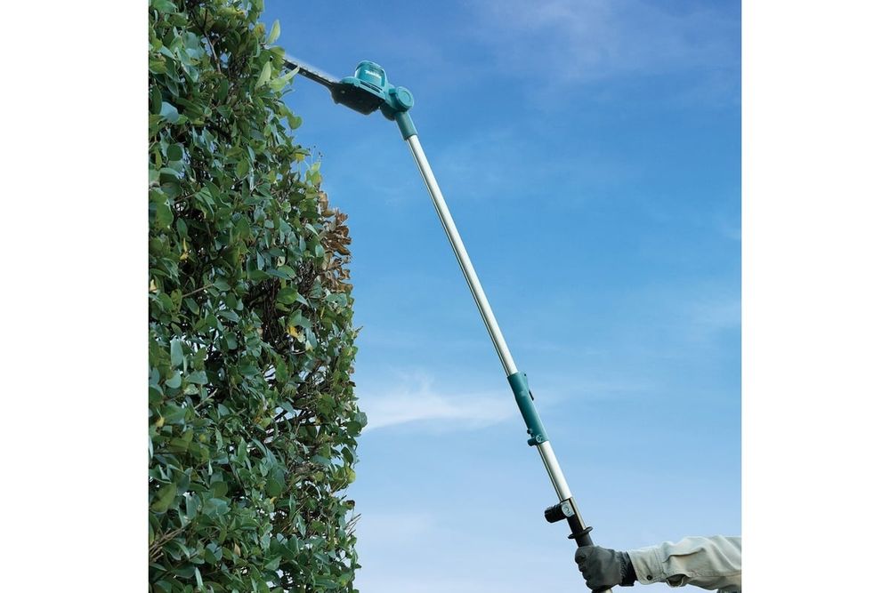 Аккумуляторный кусторез со штангой Makita UN460WDWA