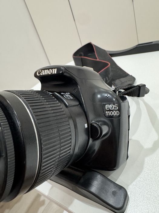 Фотоаппарат canon 1100D