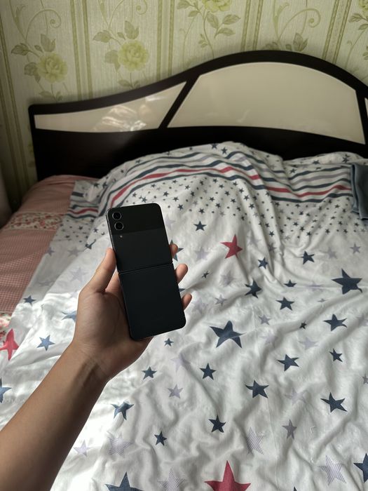 В продаже Samsung Galaxy Z Flip4 512гб в отличном состояние
