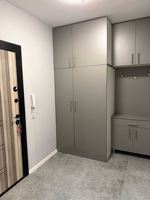 Под наем обзаведен апартамент  с паркомясто в квартал Трошево