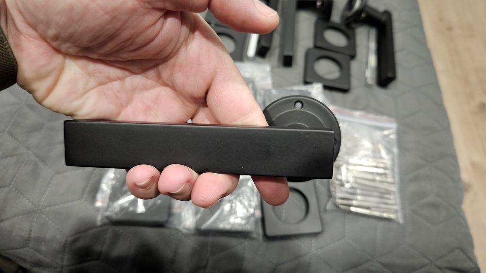 Vand manere de usi interior culoare negru