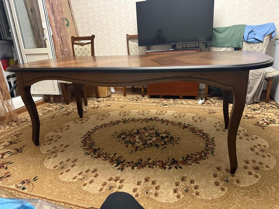 Стол для гостиной