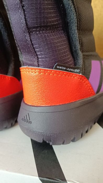 Нови ADIDAS зимни ботуши, 27 номер.