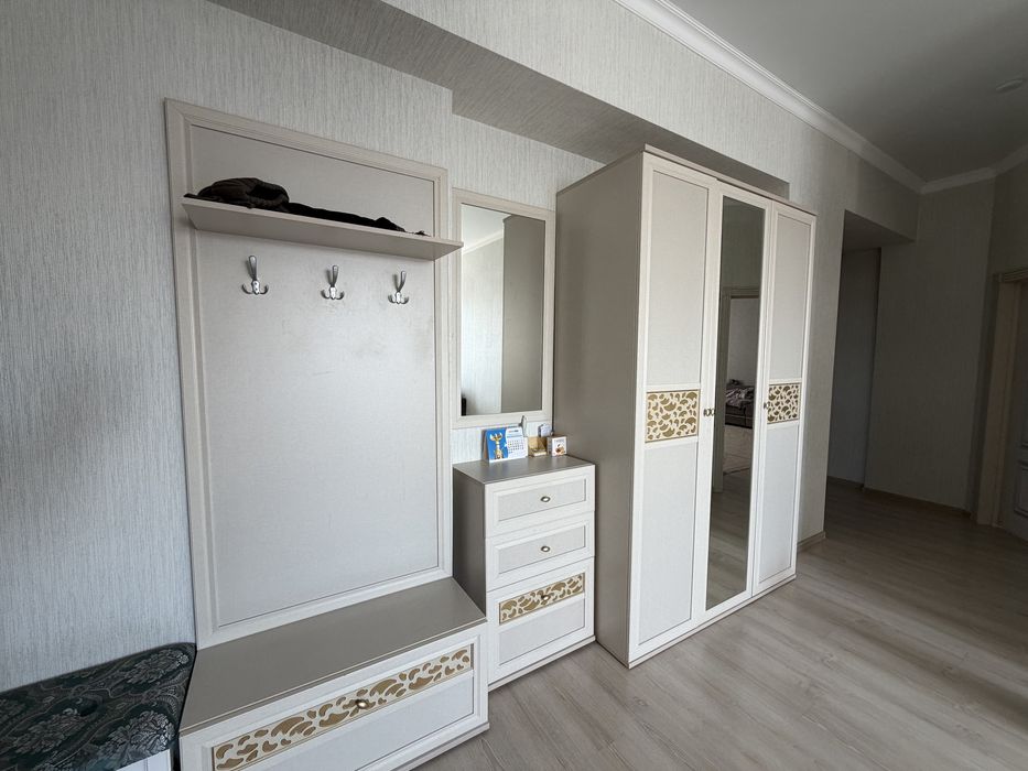 Продаю набор мебели для прихожей