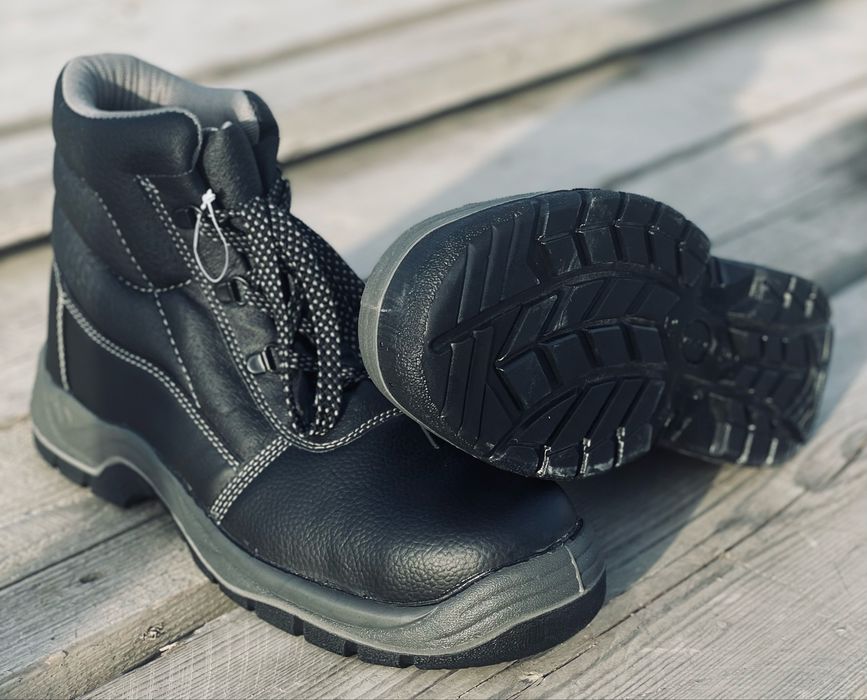 Спецобувь. Құрылысқа арналған аяқкиім/етік.