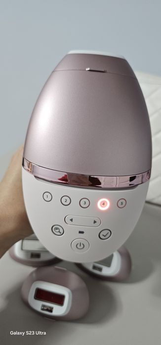 Фотоепилатор Philips Lumea BRI958