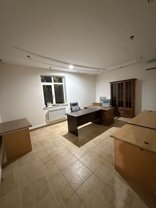 Продам офисни мебил и кресло с шкафим