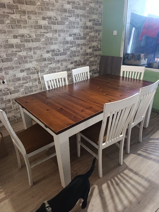 Кухня, маса и столове