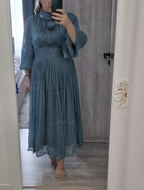 Vand rochie de ocazie noua, cu eticheta. Marime L