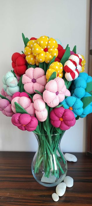 Текстилни изделия - цветя и лалета от плат  налични