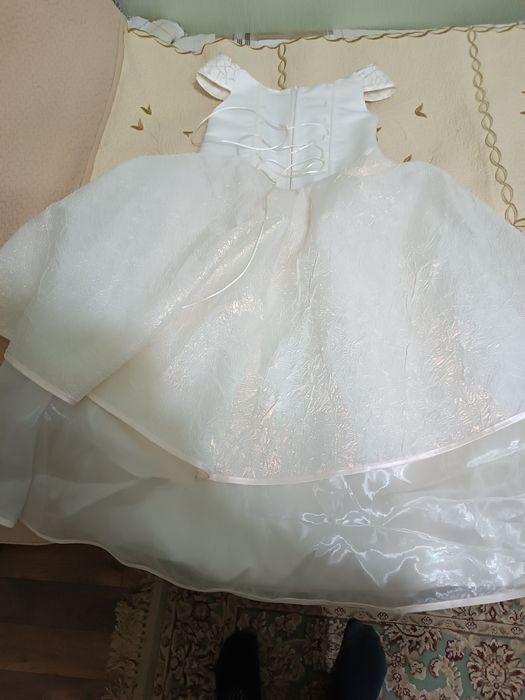 Детское кремовое бальное платье
