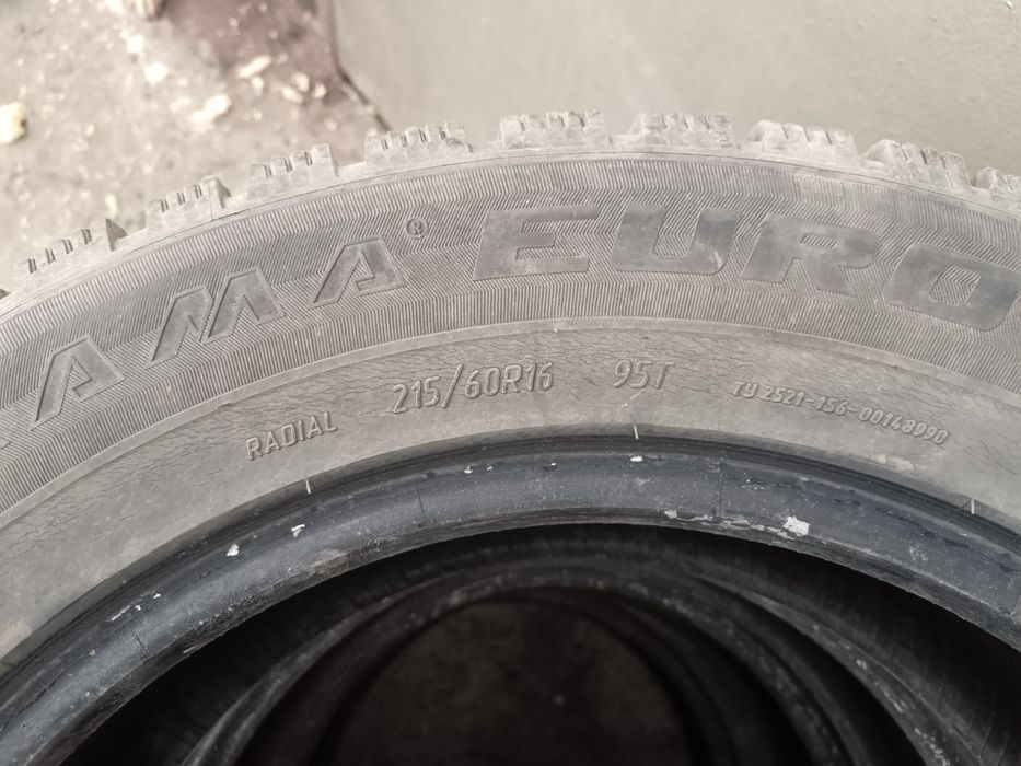 Продам комплект шин 215/60/R16
