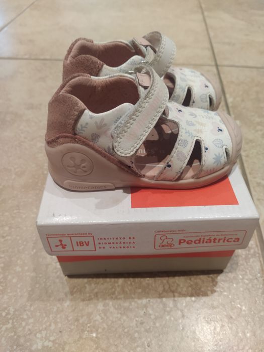 Сандали на biomecanics номер 19