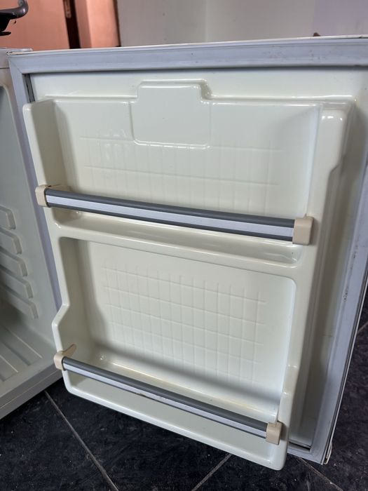 Минибар/малък хладилник Crown