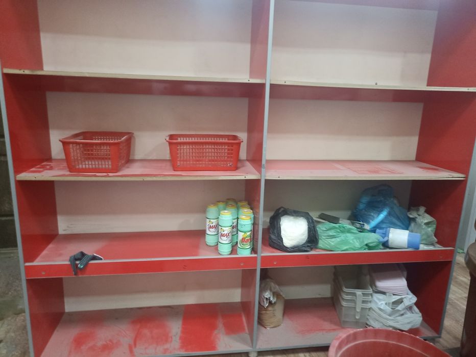 Dokon ofis yoki skladga ishlatishga hali urunmagan mustahkam polka