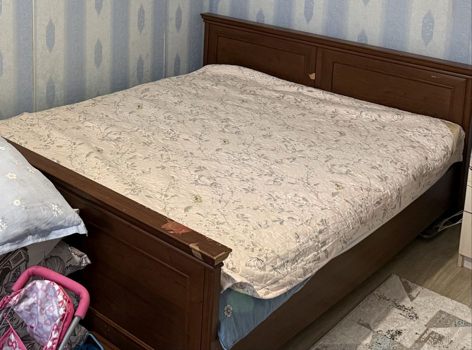 Продам спальный гарнитур
