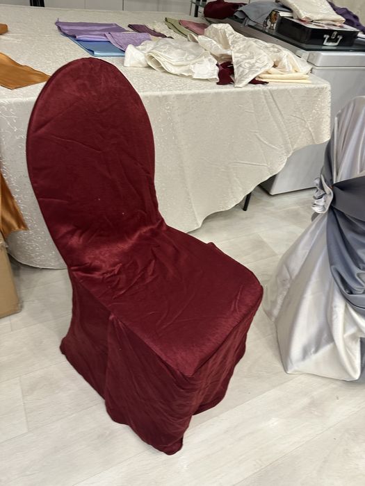 Vand huse de scaun si capace de mese