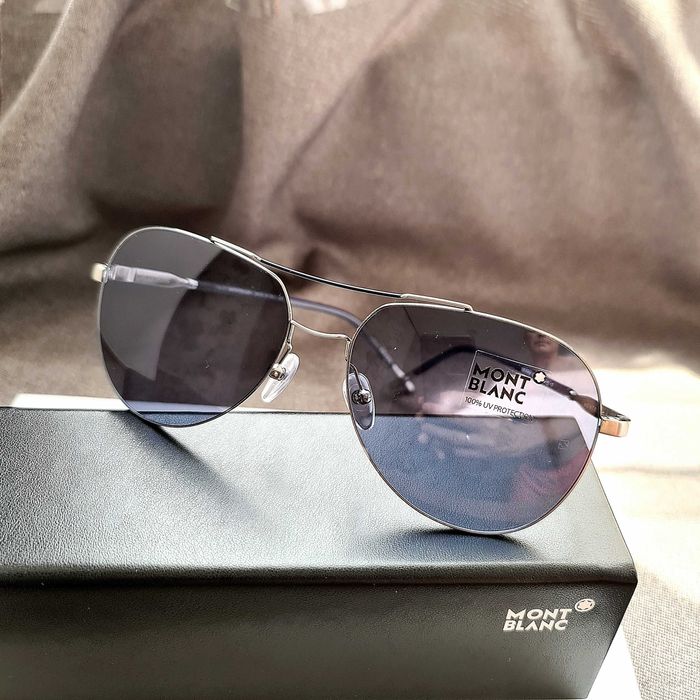 Солнцезащитные очки.