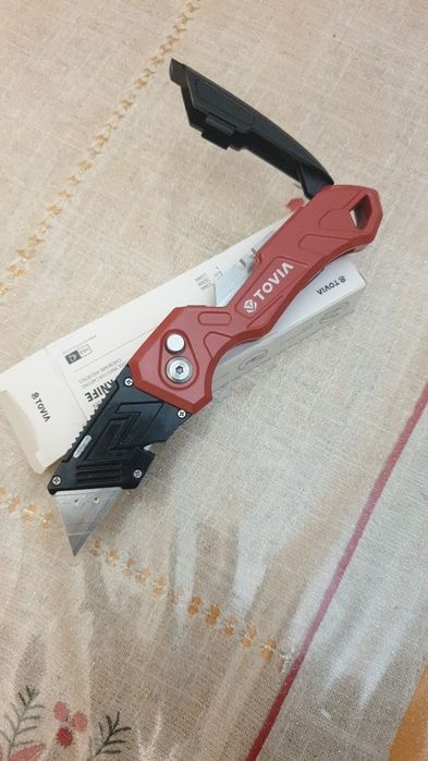 Сгъваем макетен нож Tovia HKA42