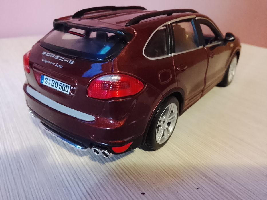 Колички Bburago 1/24