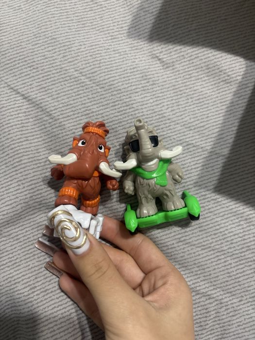 Продаю игрушки Киндер