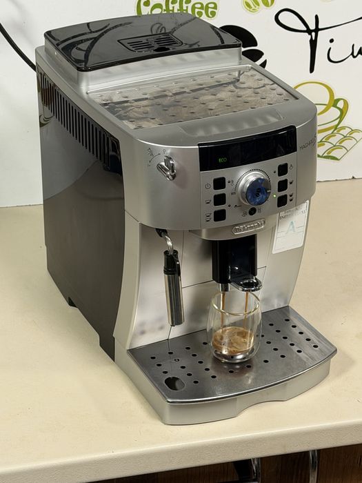 Кафемашина кафе автомат delonghi magnifica S с гаранция