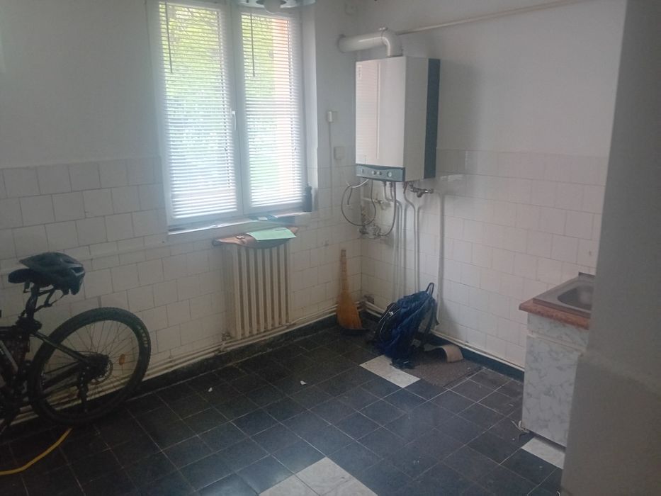 AP 3 Cam B-dul Traian la H-uri parter inalt 65mp balcon centrala boxa