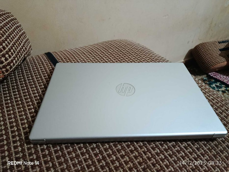 Noutbuk hp deyarliy ishlatilmagan