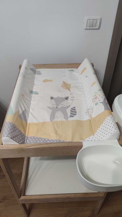 Masa de înfășat Ikea  +saltea+coșuri depozitare
