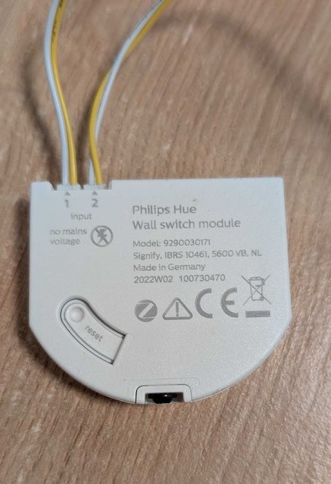 Kit Philips Hue Bridge, 3x albe, 1 color, 1 remote, 1 wall switch