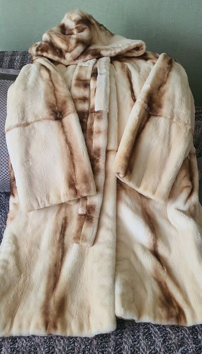 Шуба норковая б/у  не крашенная, в отличном состоянии