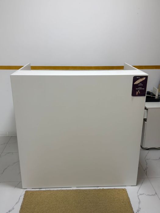 Ресепшен белый в хорошем состоянии