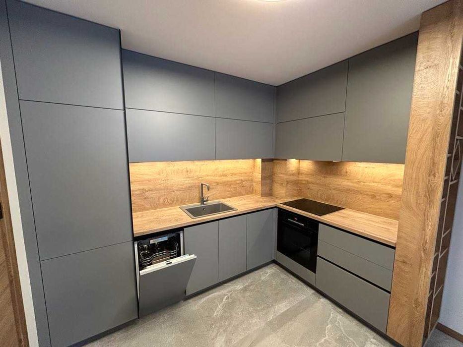 Дава се под наем Двустаен апартамент в Пловдив, Център - 75 кв.м за 510 € - Снимка #11