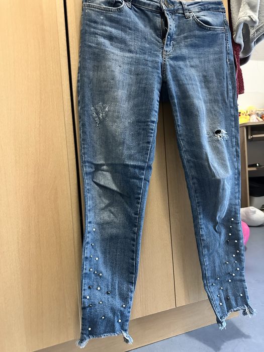 Дамски дънки с декоративни елементи