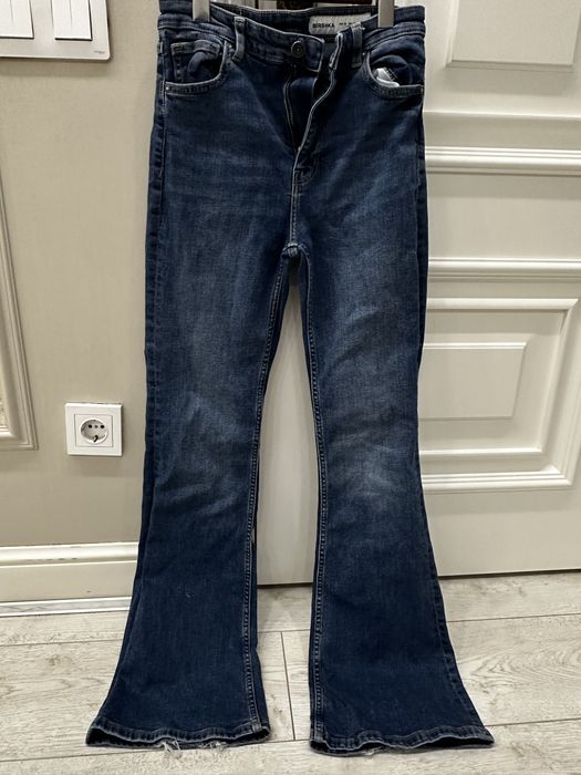 джинсы клеш Bershka